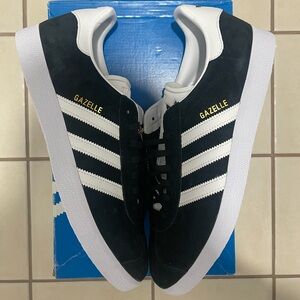 Adidas Gazelle ‘Core Black Cloud White Gold’